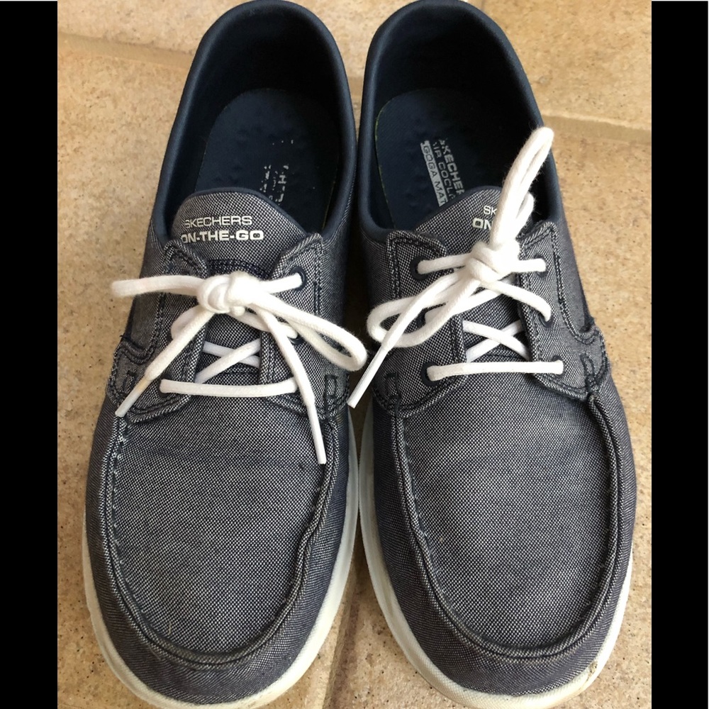 Skechers navy blue deck shoes 8.5 M